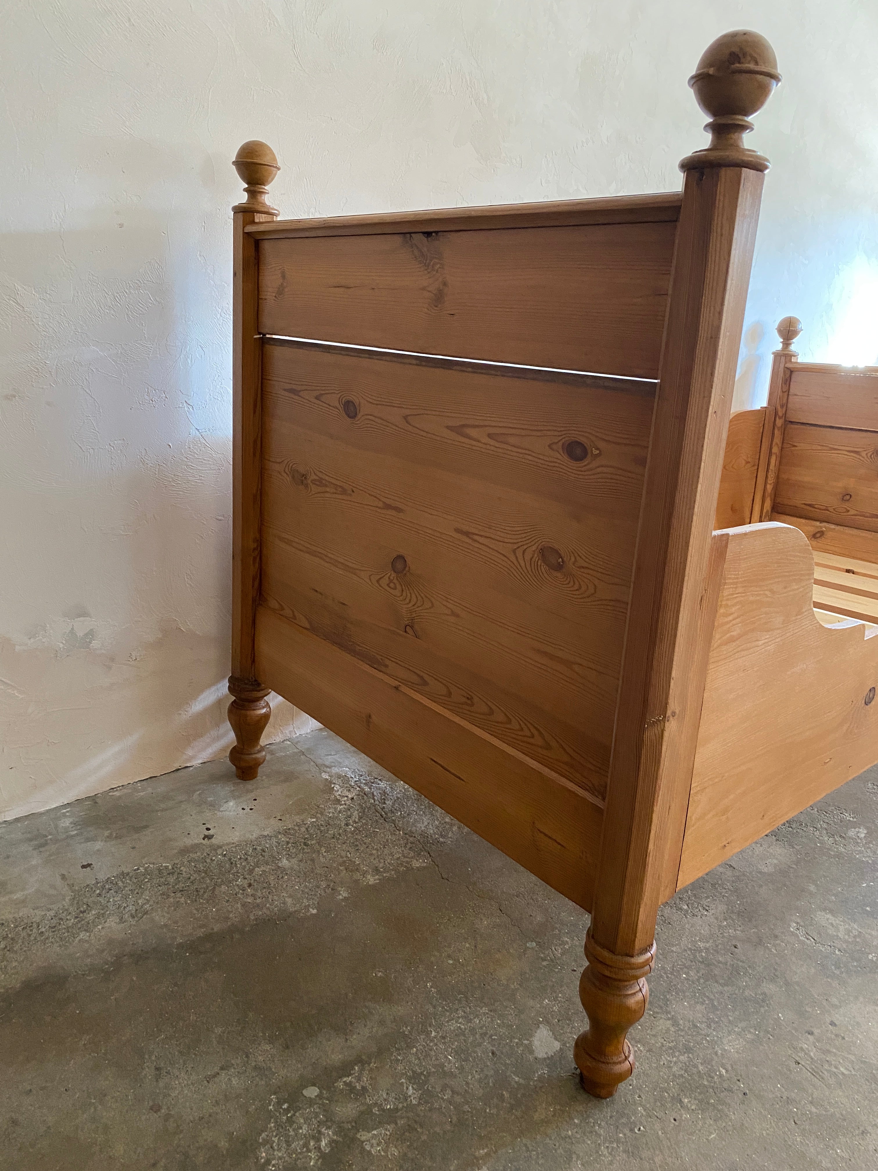 Antique sleigh deals bed value