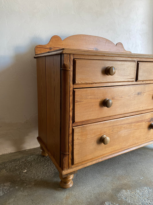 Antique Pitch Pine Chest of Drawers with Scalloped Upstand